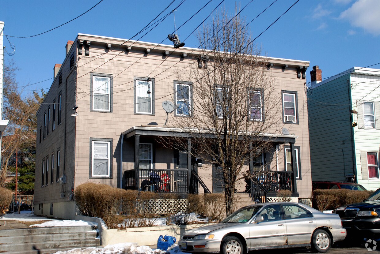 Building Photo - 61 Louis St