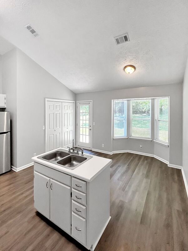 Building Photo - 3320 Dockside Dr