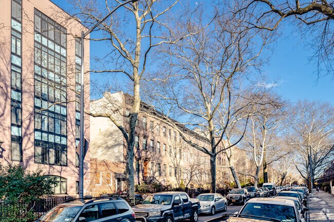Building Photo - 11 2nd Pl