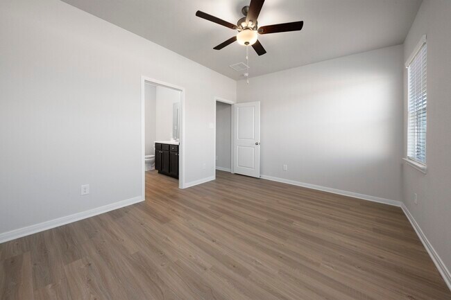 Foto del edificio - 15615 Plum Brk Dr