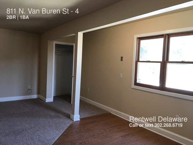 Building Photo - 811 N Van Buren St