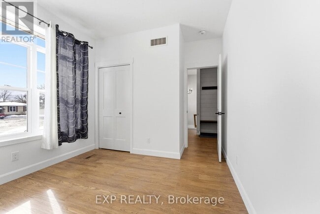 Building Photo - 62 Craig St