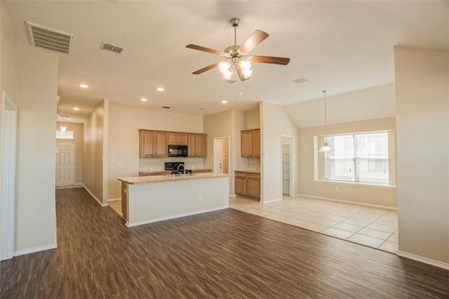 Building Photo - 2130 Bluebell Dr