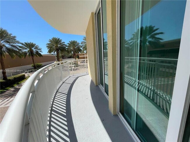 Foto del edificio - 1755 E Hallandale Beach Blvd