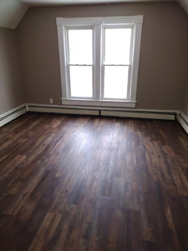 Foto del edificio - 292-294 Thomas Ave