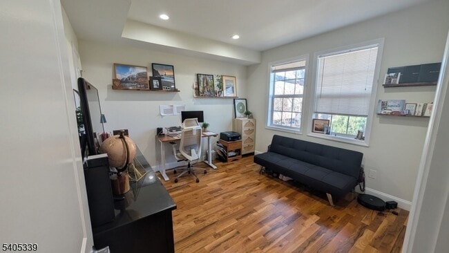 Photo - 104 Broughton Ave Apartment