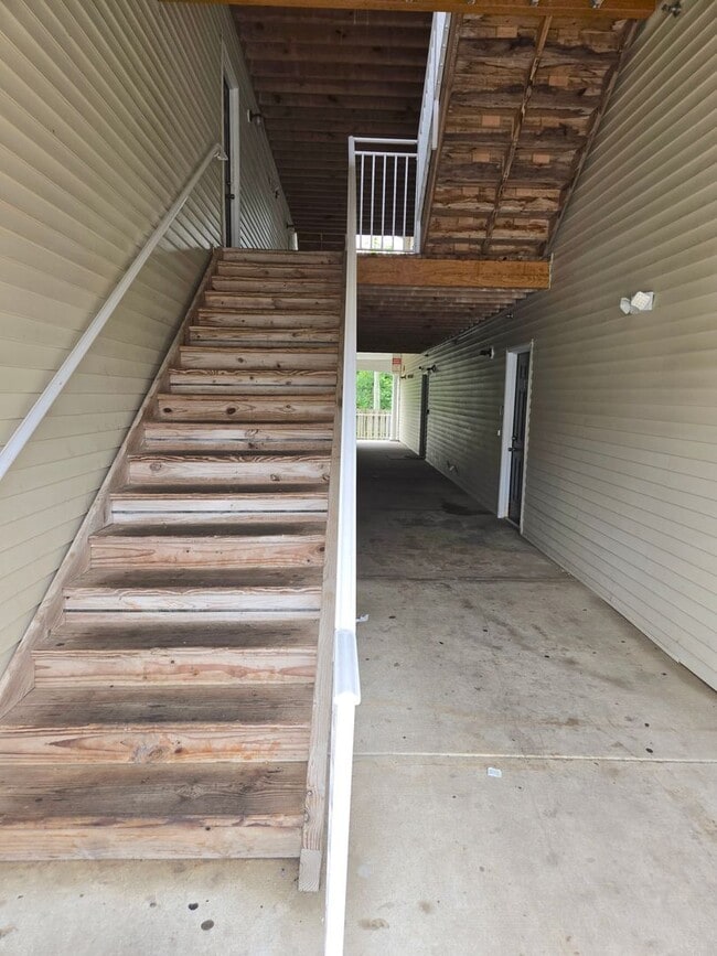 Building Photo - Gated community, 2nd fl condominium with 3...