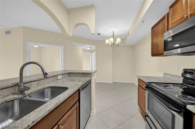 Building Photo - 6330 Aragon Way