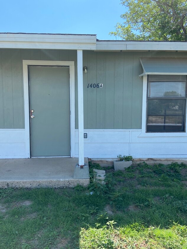 1406 Goliad St, Big Spring, TX 79720 Townhome Rentals in Big Spring