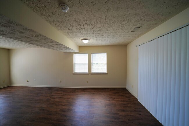 Building Photo - 8619 Baldwin Pkwy