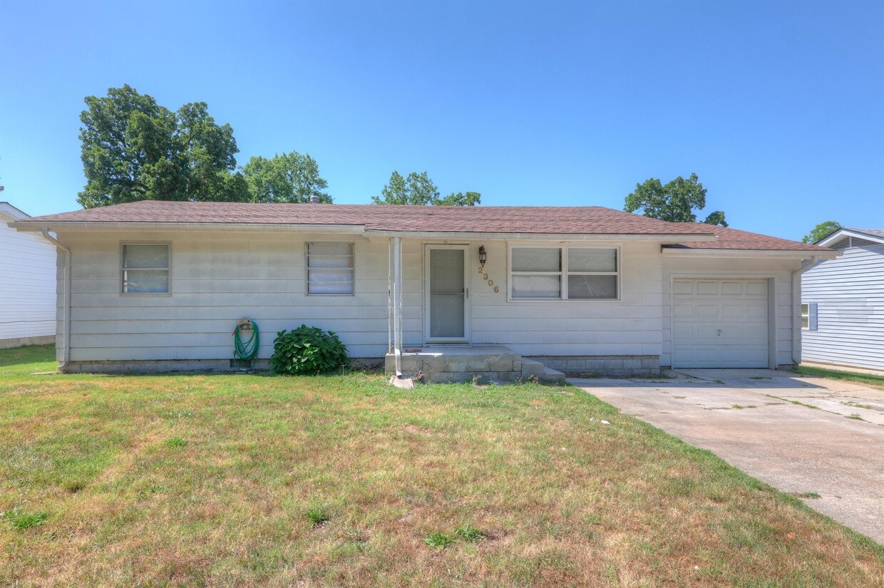 2306 E Xenia St, Joplin, MO 64801 House Rental in Joplin, MO