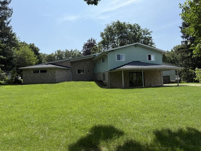 Building Photo - 1694 Arthur Dr