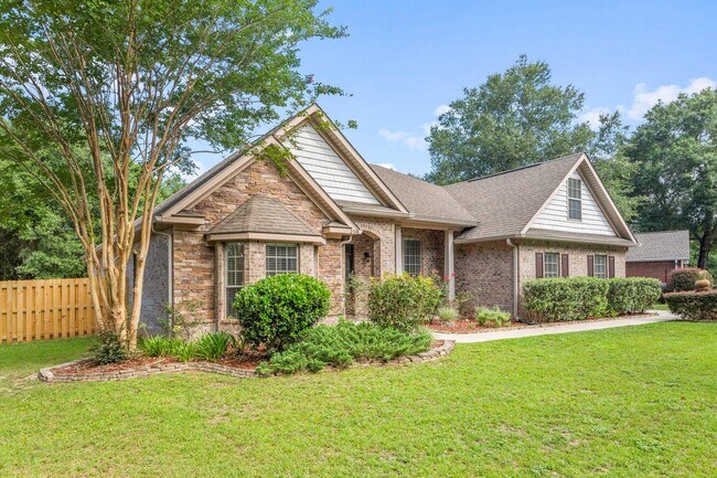 Building Photo - 208 Foxchase Way