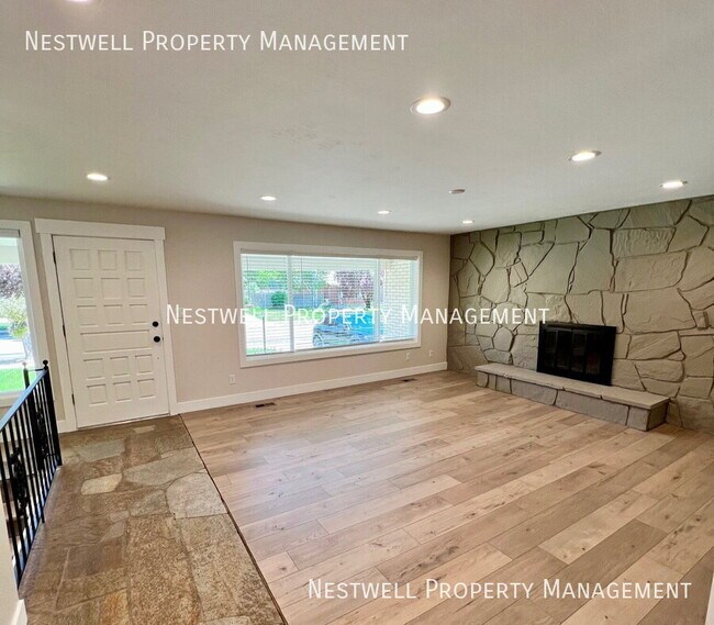 Building Photo - 10234 Vilas Dr