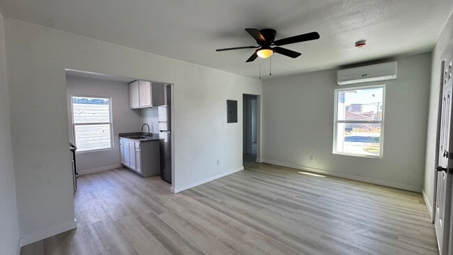 Building Photo - 2BD UPSTAIRS APARTMENT WITH WATER PAID!!