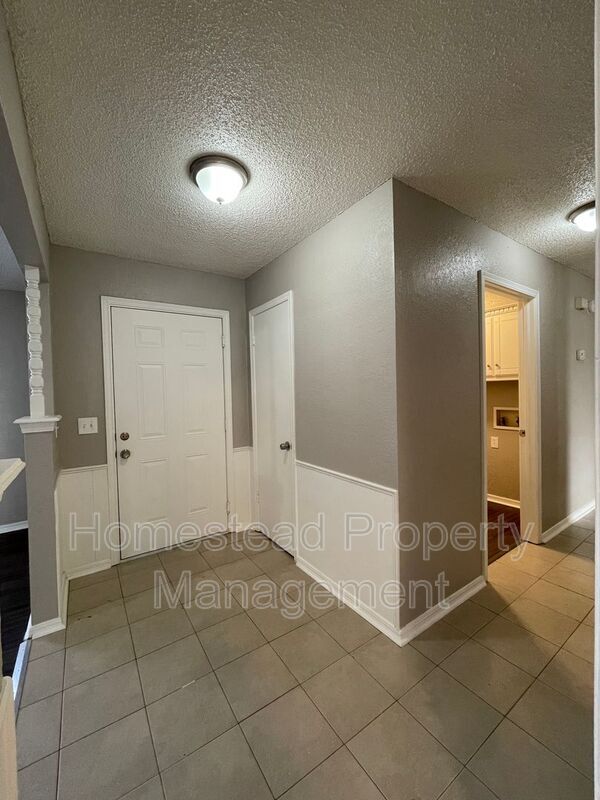 Building Photo - 5516 Shalimar Dr