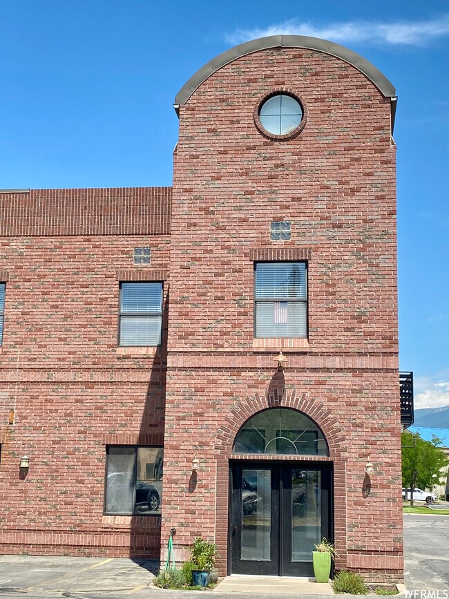 Foto del edificio - 70 N Main St