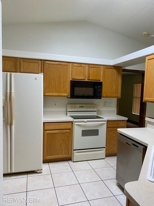 Building Photo - 3 br, 2 bath House - 3259 Foresman Ave SE