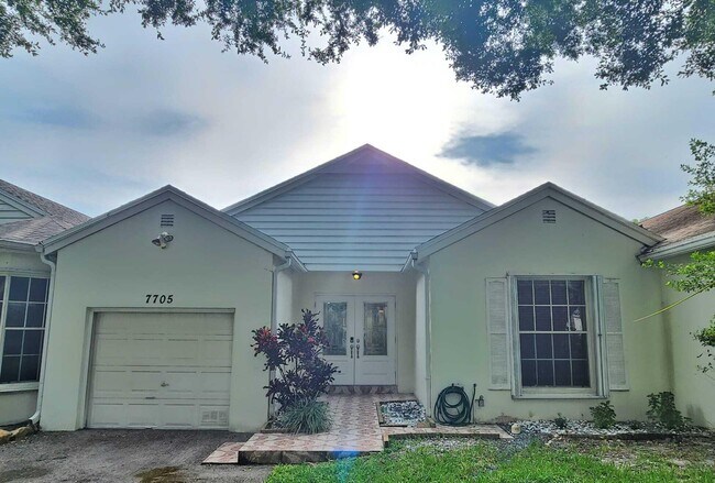 Foto del edificio - 7705 Forest Green Ln