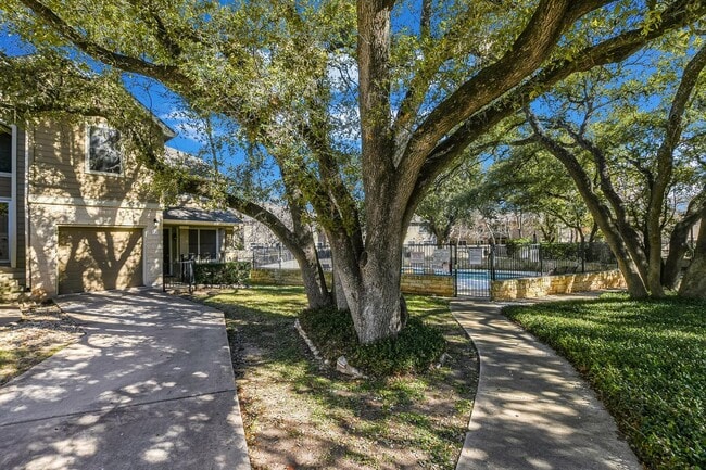 Building Photo - Sparkling Pool Views + Prime Location = A Must See Opportunity!