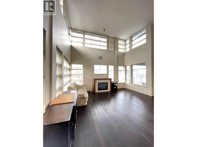 Building Photo - 5955 Iona Dr