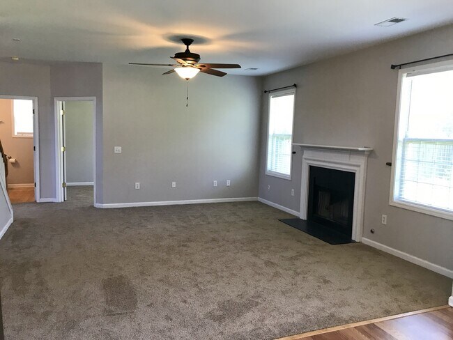 Building Photo - Freshly updated 4 Bedroom home in Avalon R...