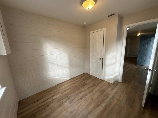 Building Photo - 657 NE Waldo Rd