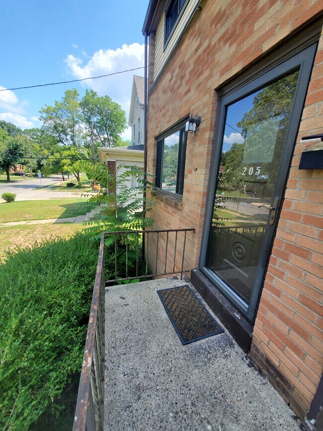Building Photo - 205 W Steuben St