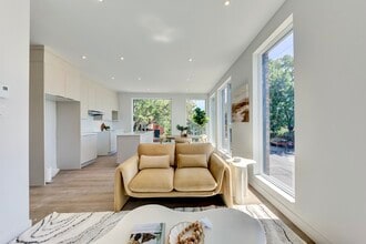 Building Photo - 675 Rue Butler