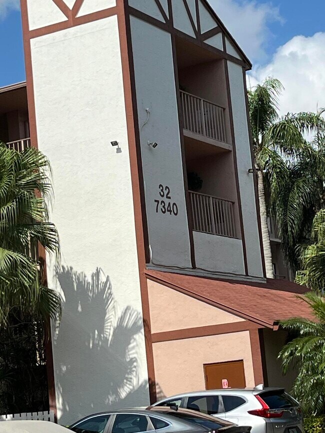 Building Photo - 7340 Amberly Ln
