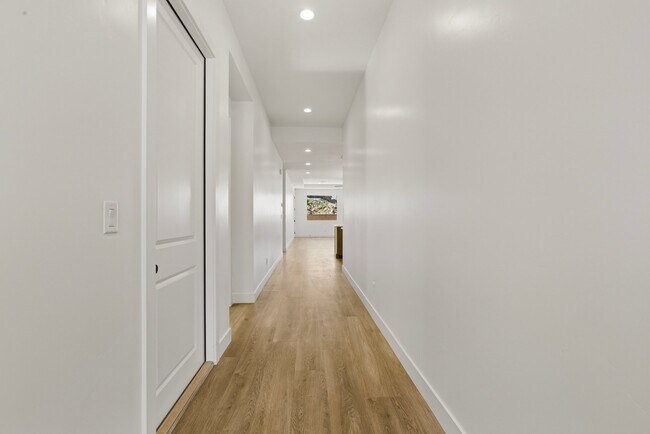 Building Photo - 402 S 2250 W