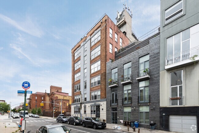 Building Photo - 48 Meserole St