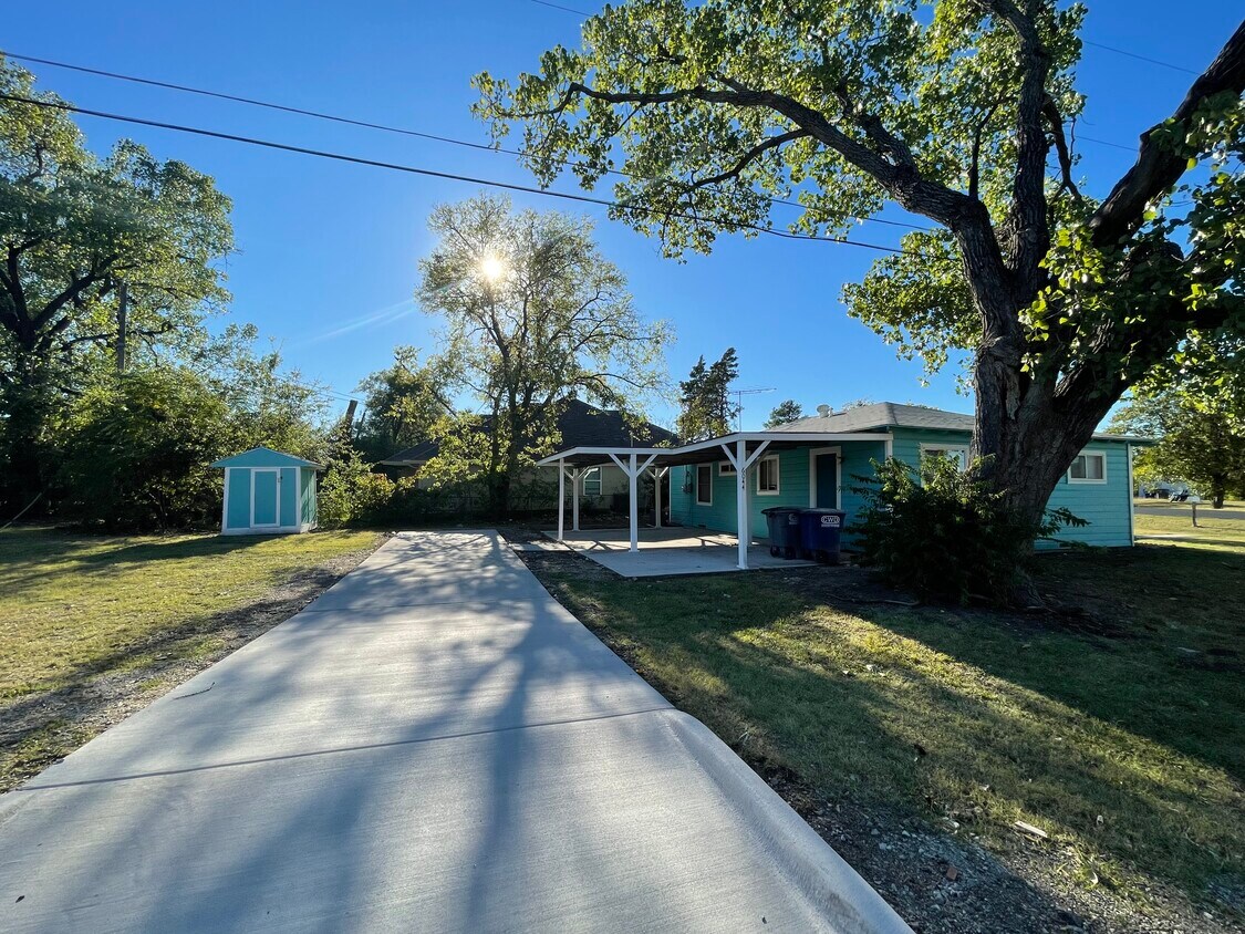 Building Photo - 6044 Billingsley St