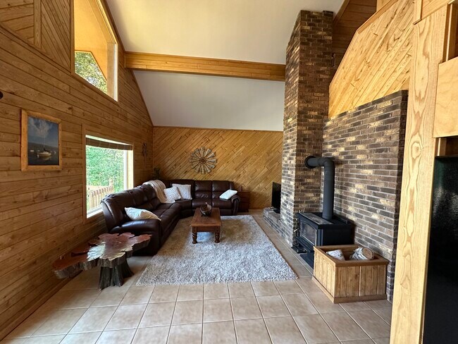 Foto del edificio - 8037 E Shore Dr