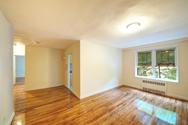 Foto del edificio - 83-35 139th St