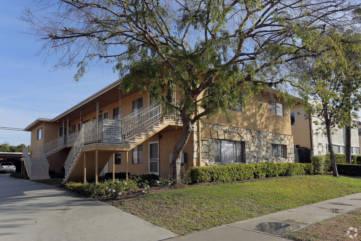 Building Photo - 14353-14357 Rosecrans Ave