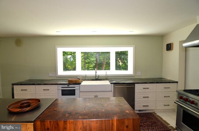 Building Photo - 9401 Tobin Cir