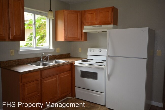 Building Photo - 2 br, 1 bath House - 2125 N Summit Avenue