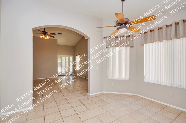 Foto del edificio - 7620 S Trumpet Vine Ave