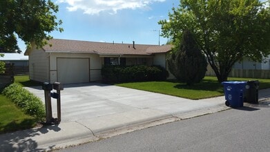 Building Photo - 421 Summit Dr