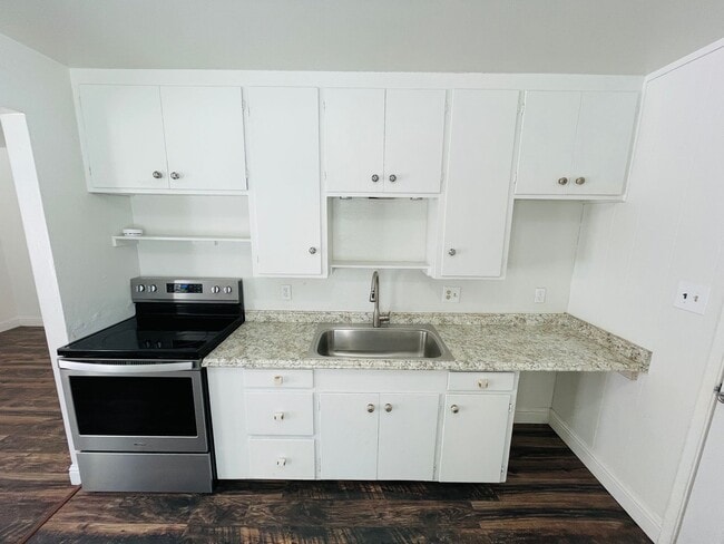 Building Photo - 2 bed 1 bath unit for rent in South Lake T...