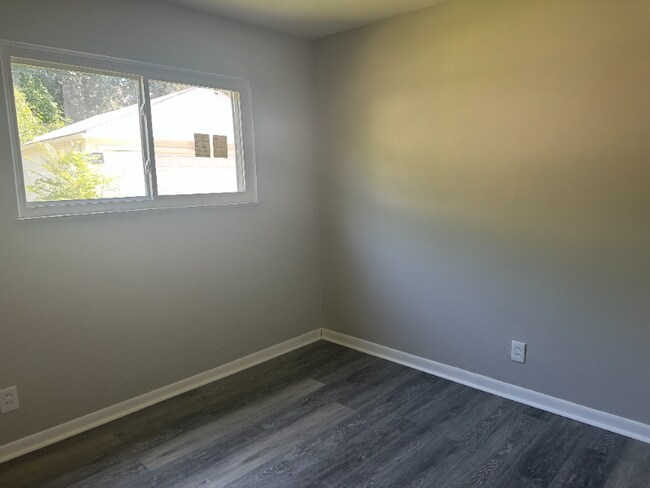 Foto del edificio - 14405 Hale Ave