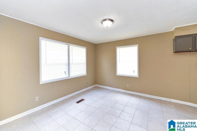 Building Photo - 330 15th Ave SW