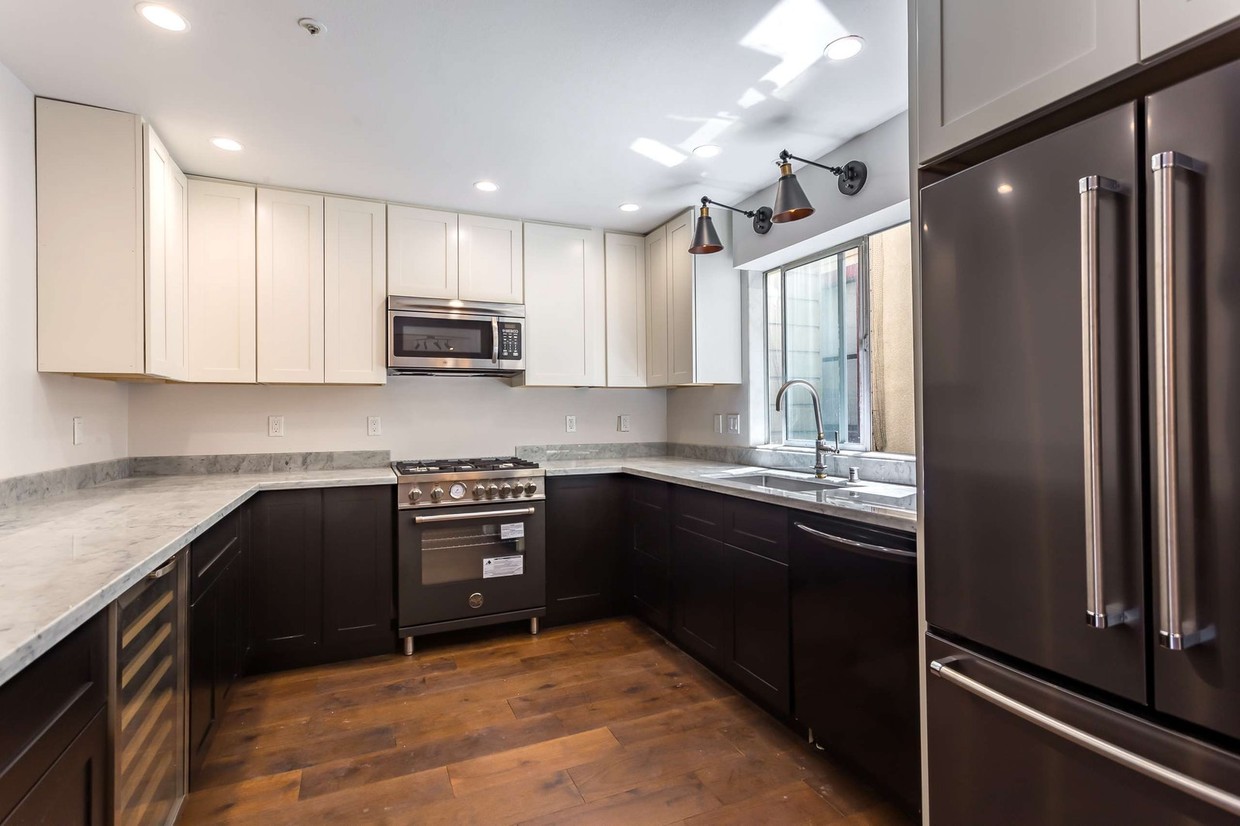 Primary Photo - 235 Collins Street, Unit 2