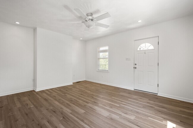 Building Photo - 2801 Kramer Ave