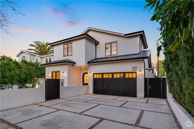 Building Photo - 4634 Vesper Ave