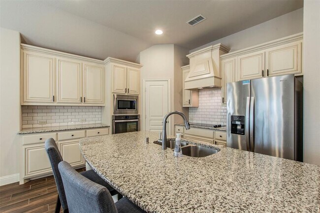 Building Photo - 580 Avery Pointe