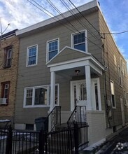 Building Photo - 95 Zabriskie St