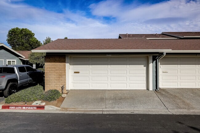 Building Photo - 2918 Sunbird Dr