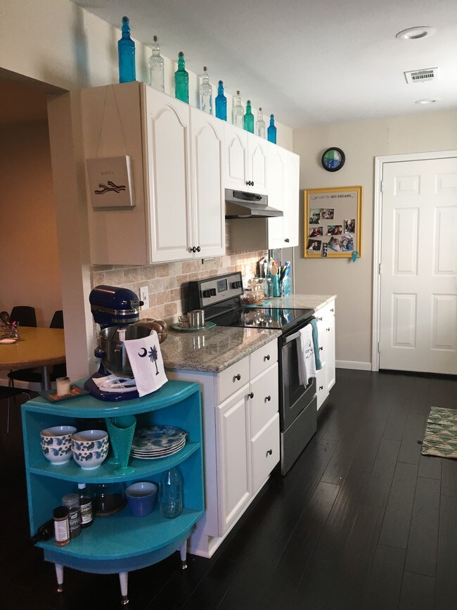 Foto del edificio - 201 Watson Dr